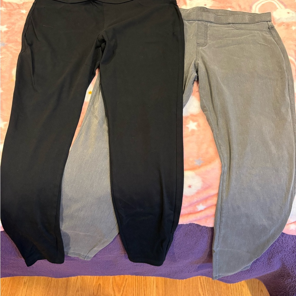 NWOT Set of 2 women’s Jeggings